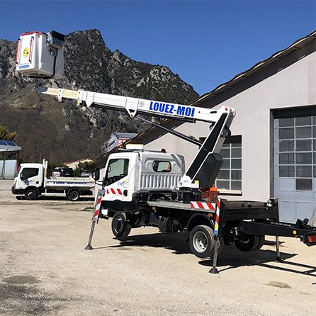 Camion nacelle 18 m mât télescopique CTE
